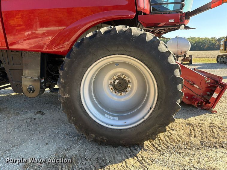 image for item YA5666 2012 CaseIH 7120 RWA combine