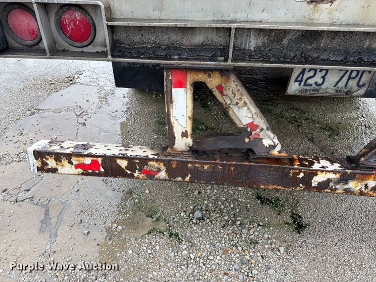 image for item DT3013 2001 Strick dry van trailer