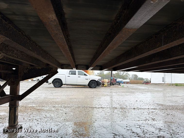 image for item DT3013 2001 Strick dry van trailer