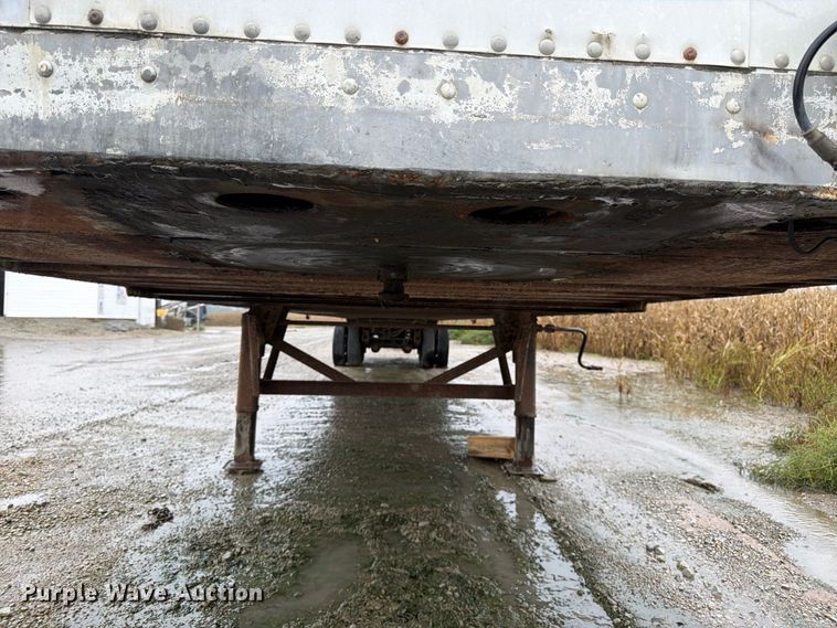 image for item DT3013 2001 Strick dry van trailer