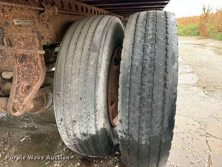 image for item DT3013 2001 Strick dry van trailer