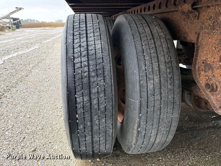 image for item DT3013 2001 Strick dry van trailer