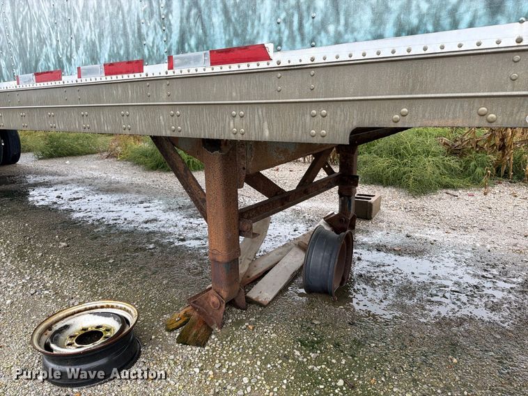 image for item DT3014 1998 Fruehuaf dry van trailer