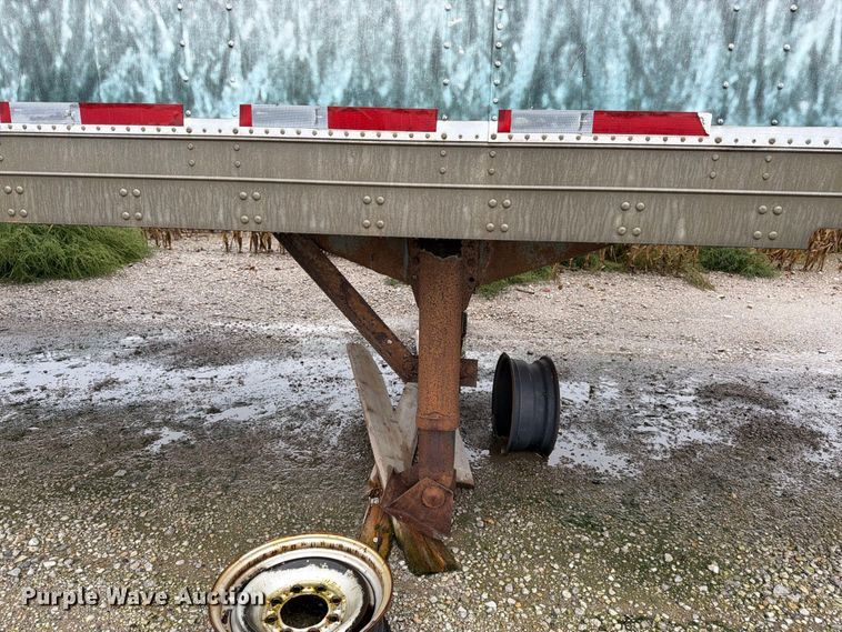 image for item DT3014 1998 Fruehuaf dry van trailer