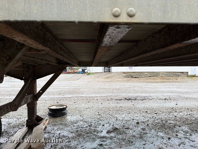 image for item DT3014 1998 Fruehuaf dry van trailer
