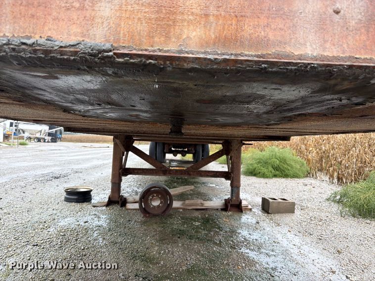 image for item DT3014 1998 Fruehuaf dry van trailer