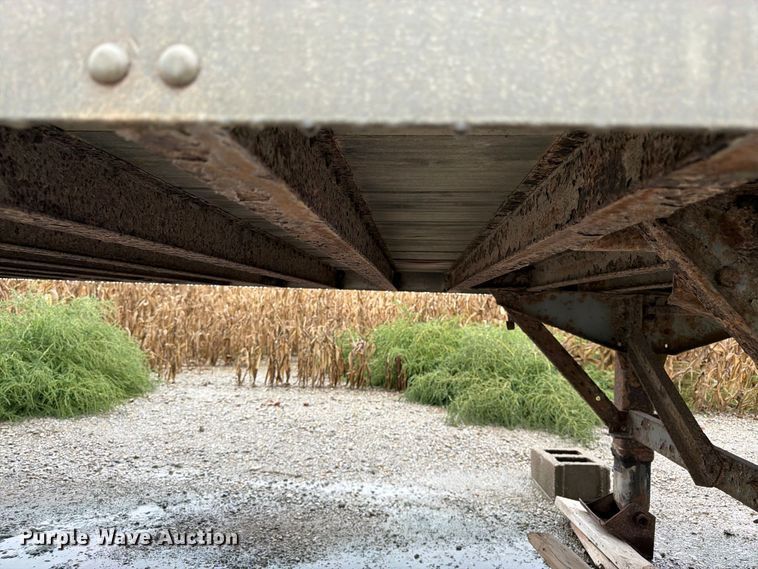 image for item DT3014 1998 Fruehuaf dry van trailer