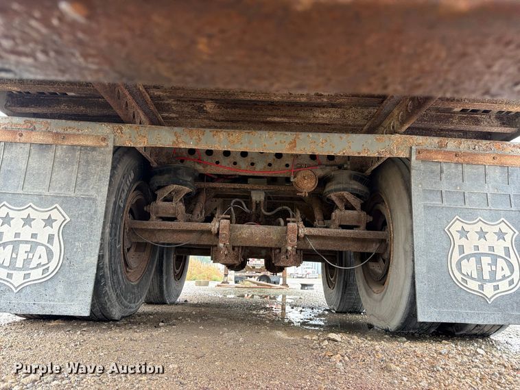 image for item DT3014 1998 Fruehuaf dry van trailer