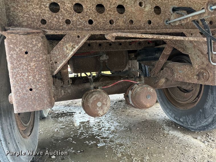 image for item DT3014 1998 Fruehuaf dry van trailer