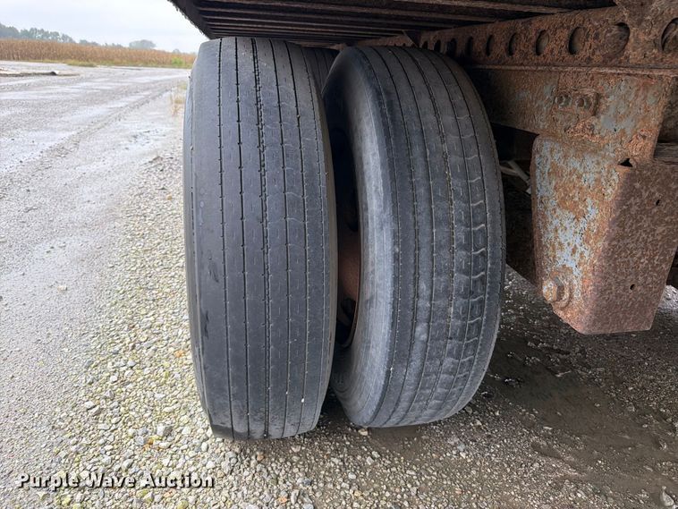 image for item DT3014 1998 Fruehuaf dry van trailer