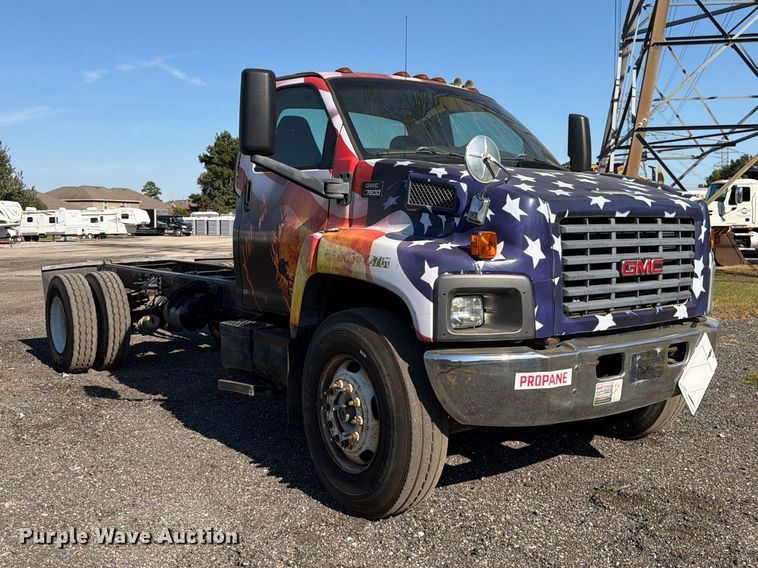 image for item DT3088 2007 GMC C7500 truck cab and chassis