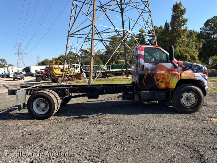 image for item DT3088 2007 GMC C7500 truck cab and chassis
