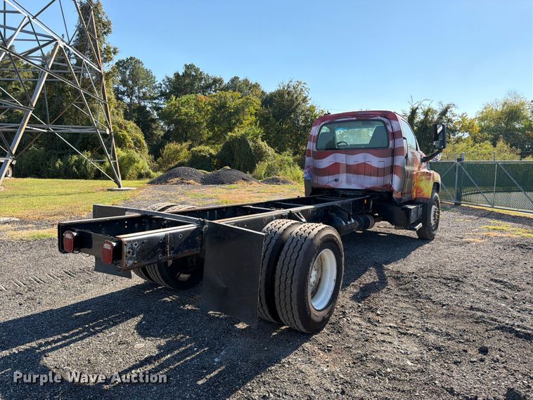 image for item DT3088 2007 GMC C7500 truck cab and chassis