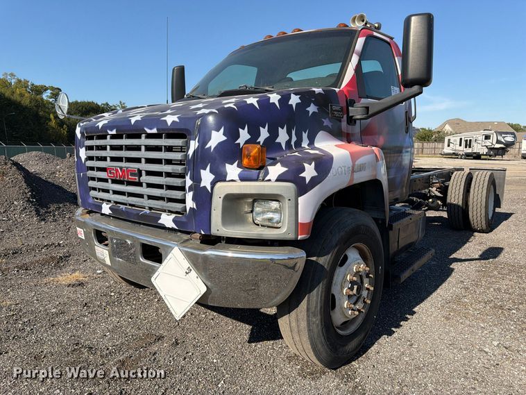 image for item DT3088 2007 GMC C7500 truck cab and chassis