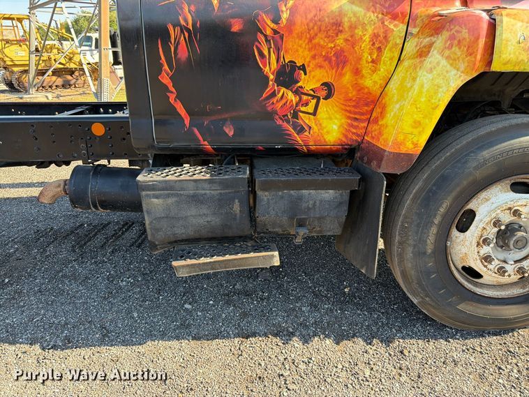 image for item DT3088 2007 GMC C7500 truck cab and chassis