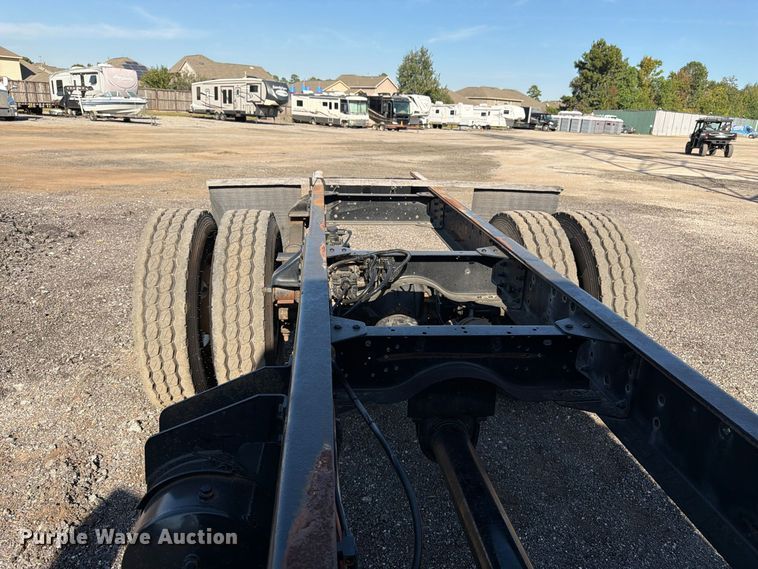 image for item DT3088 2007 GMC C7500 truck cab and chassis