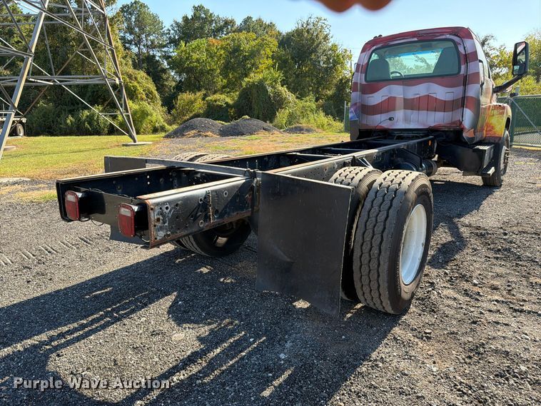 image for item DT3088 2007 GMC C7500 truck cab and chassis