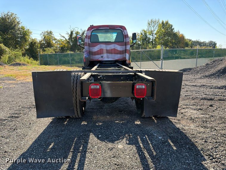 image for item DT3088 2007 GMC C7500 truck cab and chassis