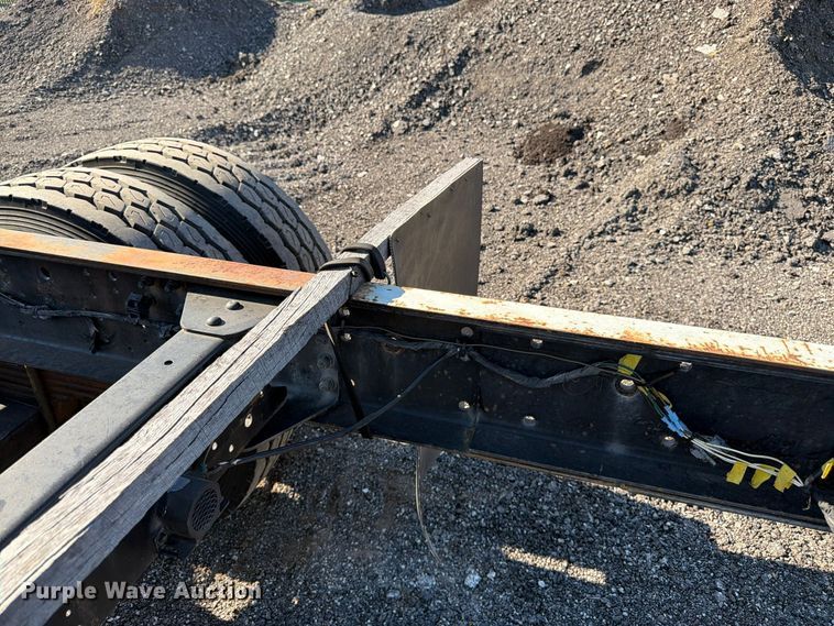 image for item DT3088 2007 GMC C7500 truck cab and chassis