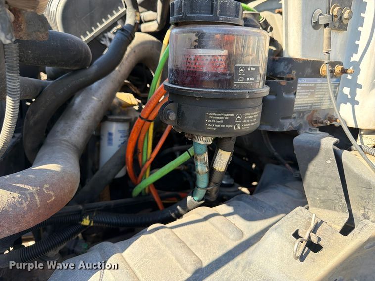 image for item DT3088 2007 GMC C7500 truck cab and chassis