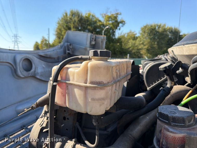 image for item DT3088 2007 GMC C7500 truck cab and chassis