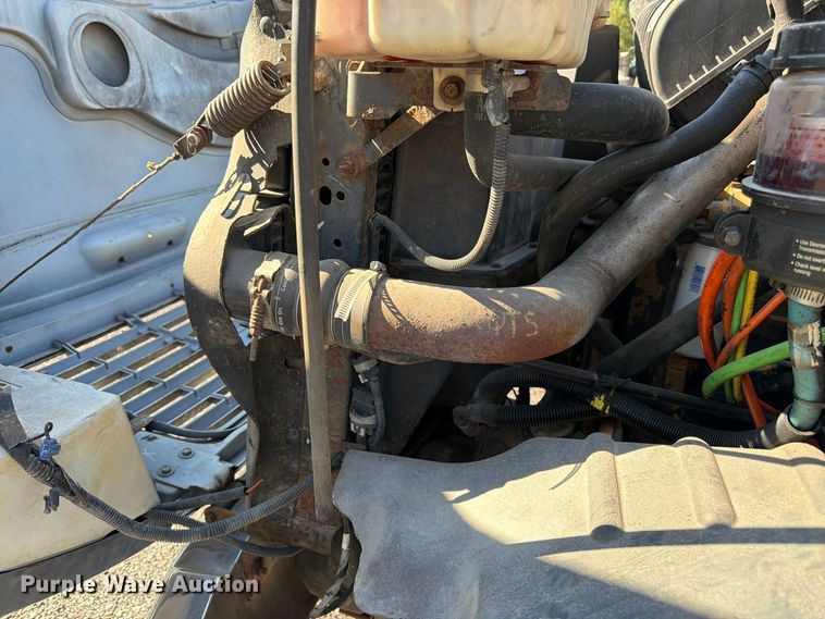 image for item DT3088 2007 GMC C7500 truck cab and chassis