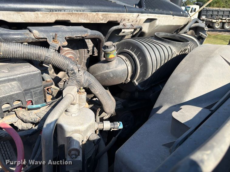 image for item DT3088 2007 GMC C7500 truck cab and chassis