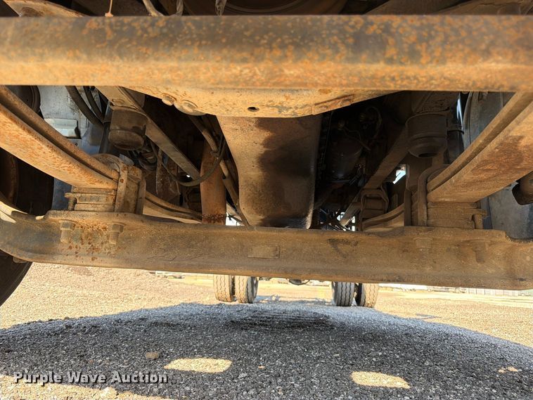 image for item DT3088 2007 GMC C7500 truck cab and chassis