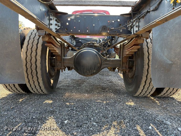 image for item DT3088 2007 GMC C7500 truck cab and chassis