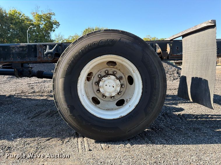 image for item DT3088 2007 GMC C7500 truck cab and chassis