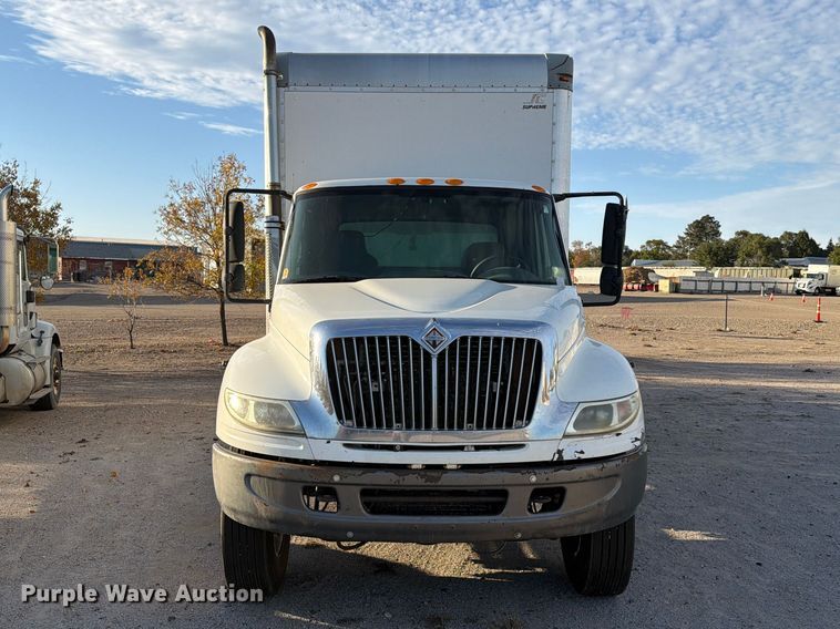 image for item EA0597 2006 International 4400 box truck