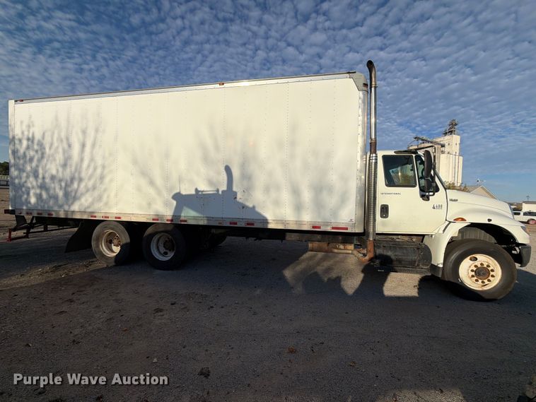 image for item EA0597 2006 International 4400 box truck