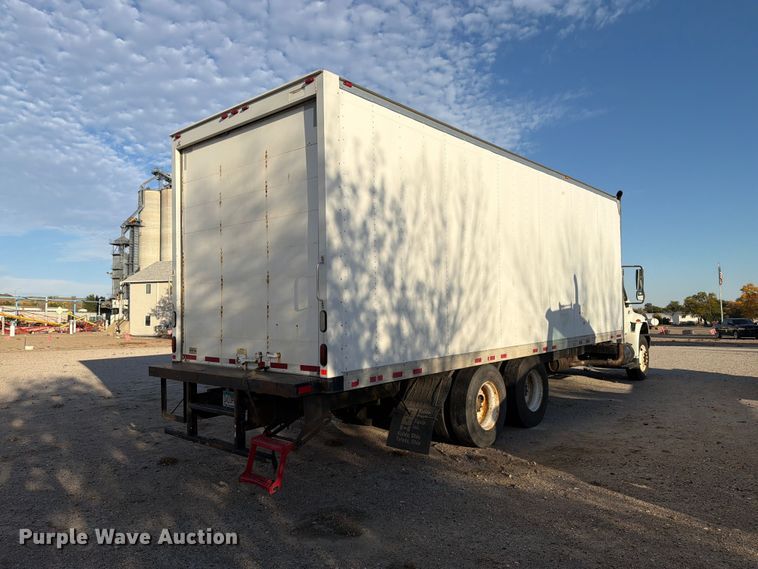 image for item EA0597 2006 International 4400 box truck
