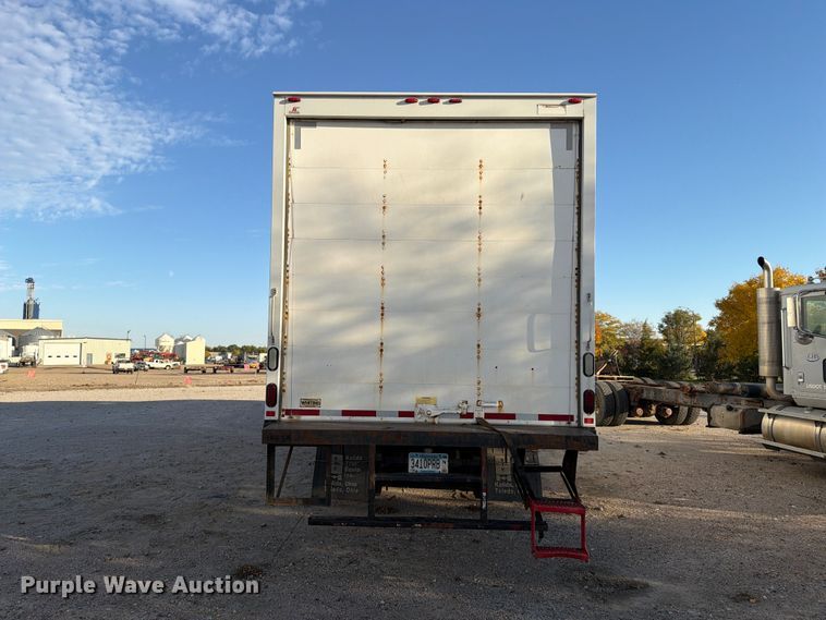 image for item EA0597 2006 International 4400 box truck