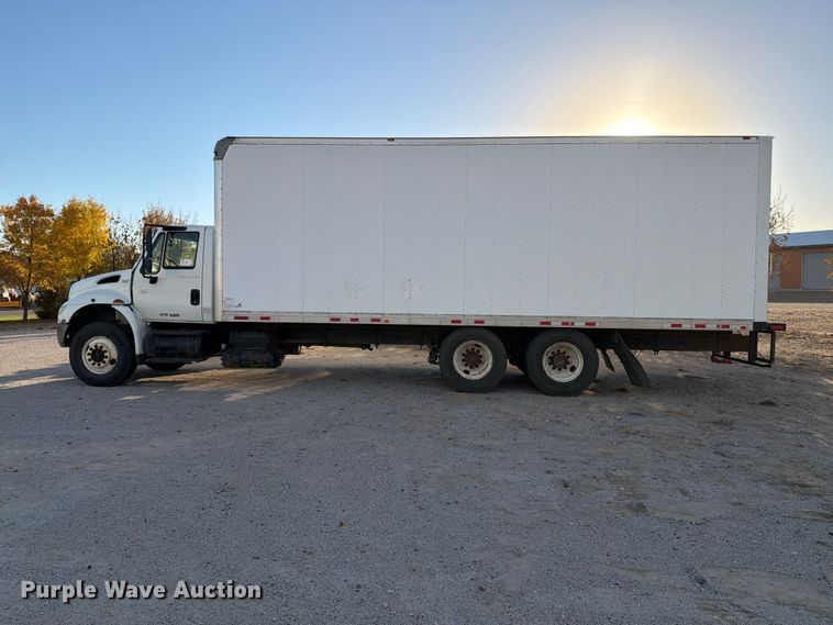 image for item EA0597 2006 International 4400 box truck