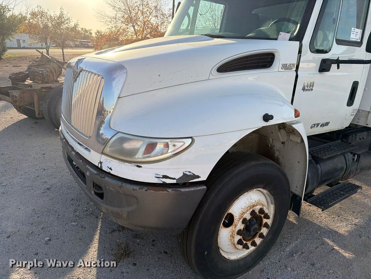 image for item EA0597 2006 International 4400 box truck