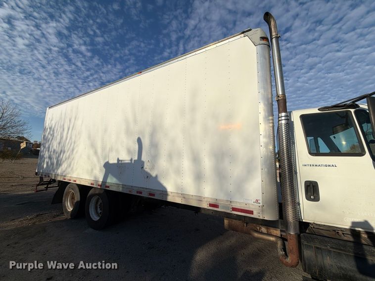 image for item EA0597 2006 International 4400 box truck