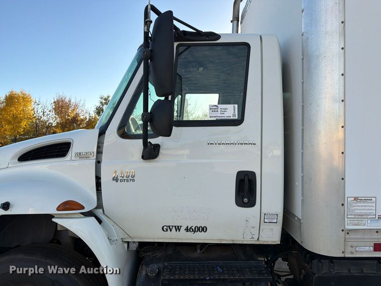 image for item EA0597 2006 International 4400 box truck