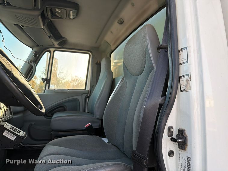 image for item EA0597 2006 International 4400 box truck