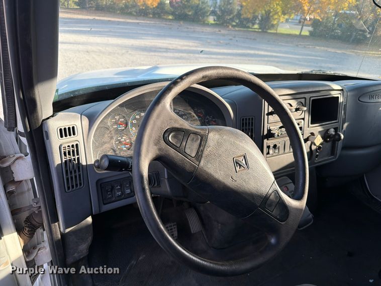 image for item EA0597 2006 International 4400 box truck
