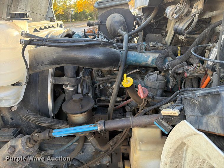 image for item EA0597 2006 International 4400 box truck