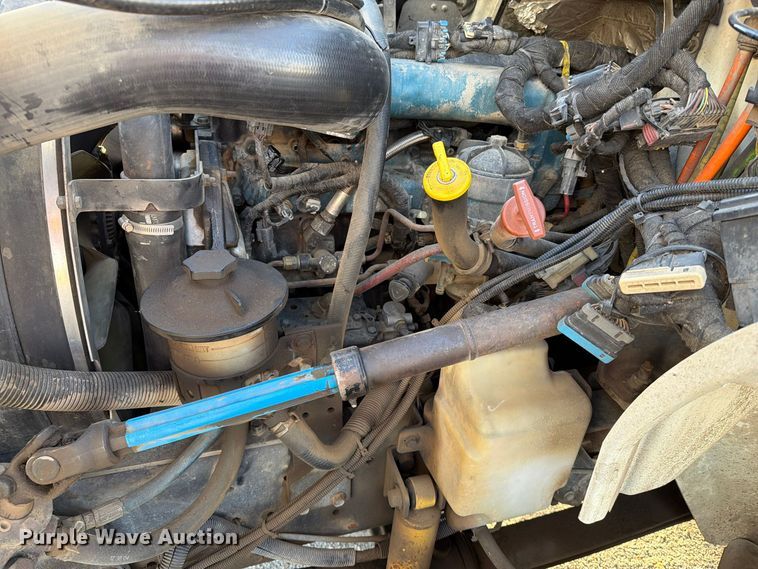 image for item EA0597 2006 International 4400 box truck