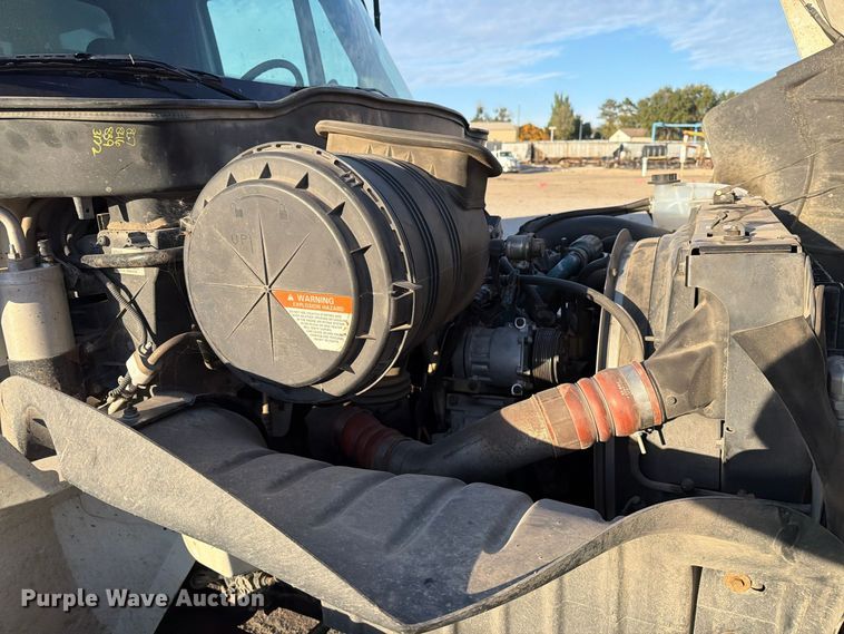 image for item EA0597 2006 International 4400 box truck