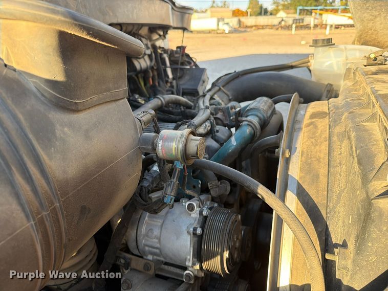 image for item EA0597 2006 International 4400 box truck
