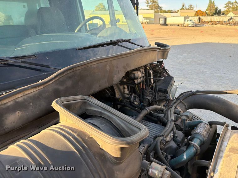 image for item EA0597 2006 International 4400 box truck
