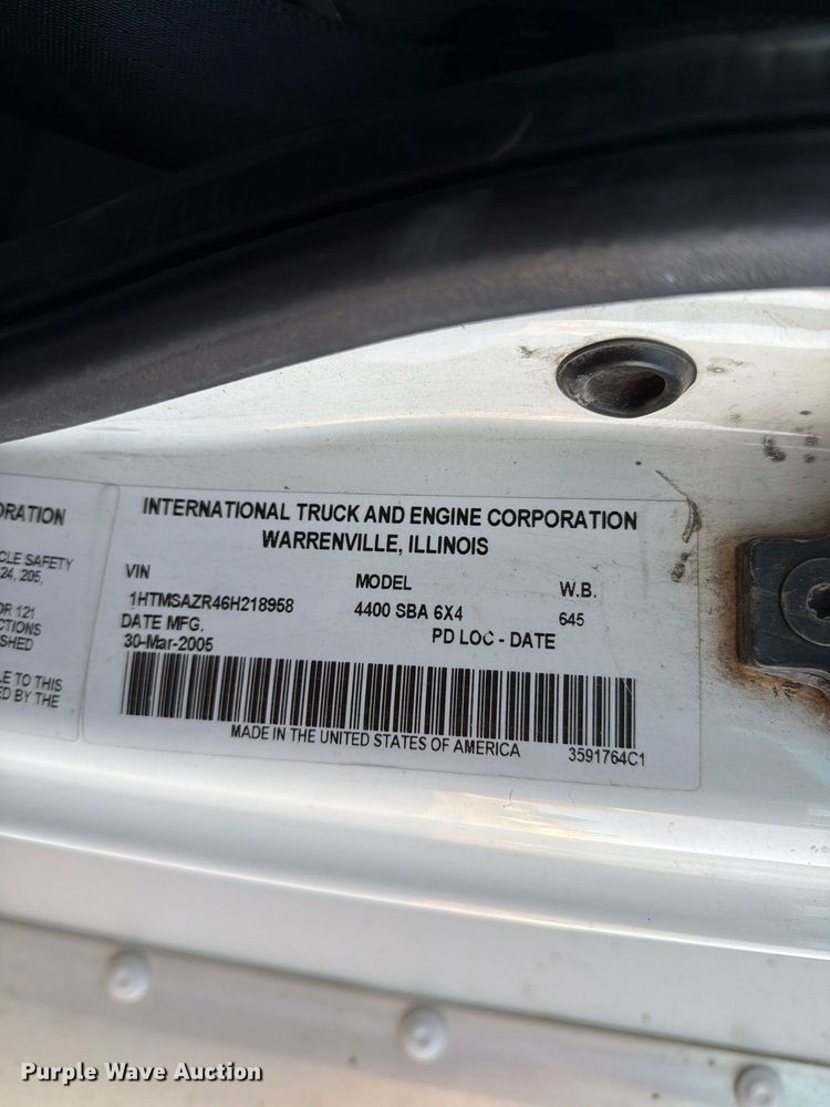 image for item EA0597 2006 International 4400 box truck