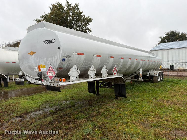 image for item EA0599 2005 Beall BAST-95-4-DC tank trailer
