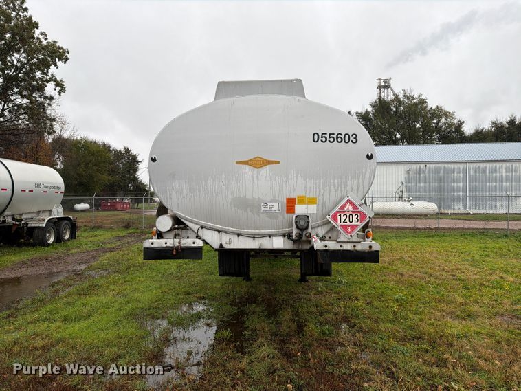 image for item EA0599 2005 Beall BAST-95-4-DC tank trailer