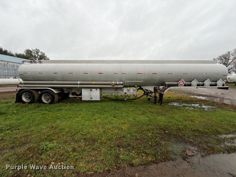 image for item EA0599 2005 Beall BAST-95-4-DC tank trailer