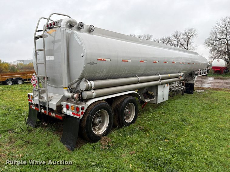 image for item EA0599 2005 Beall BAST-95-4-DC tank trailer